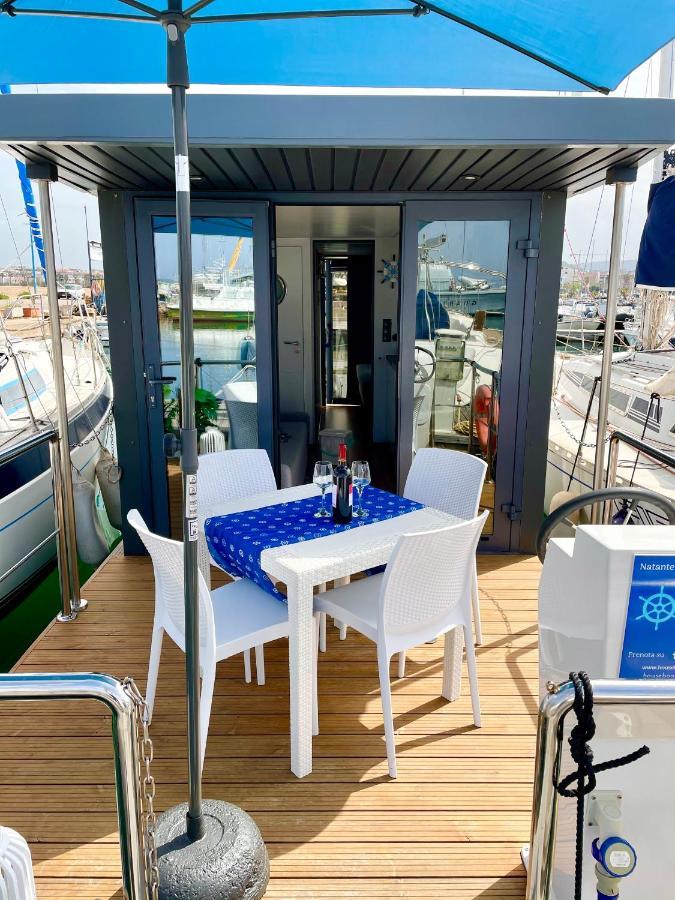 Houseboat Seabreeze Botel *