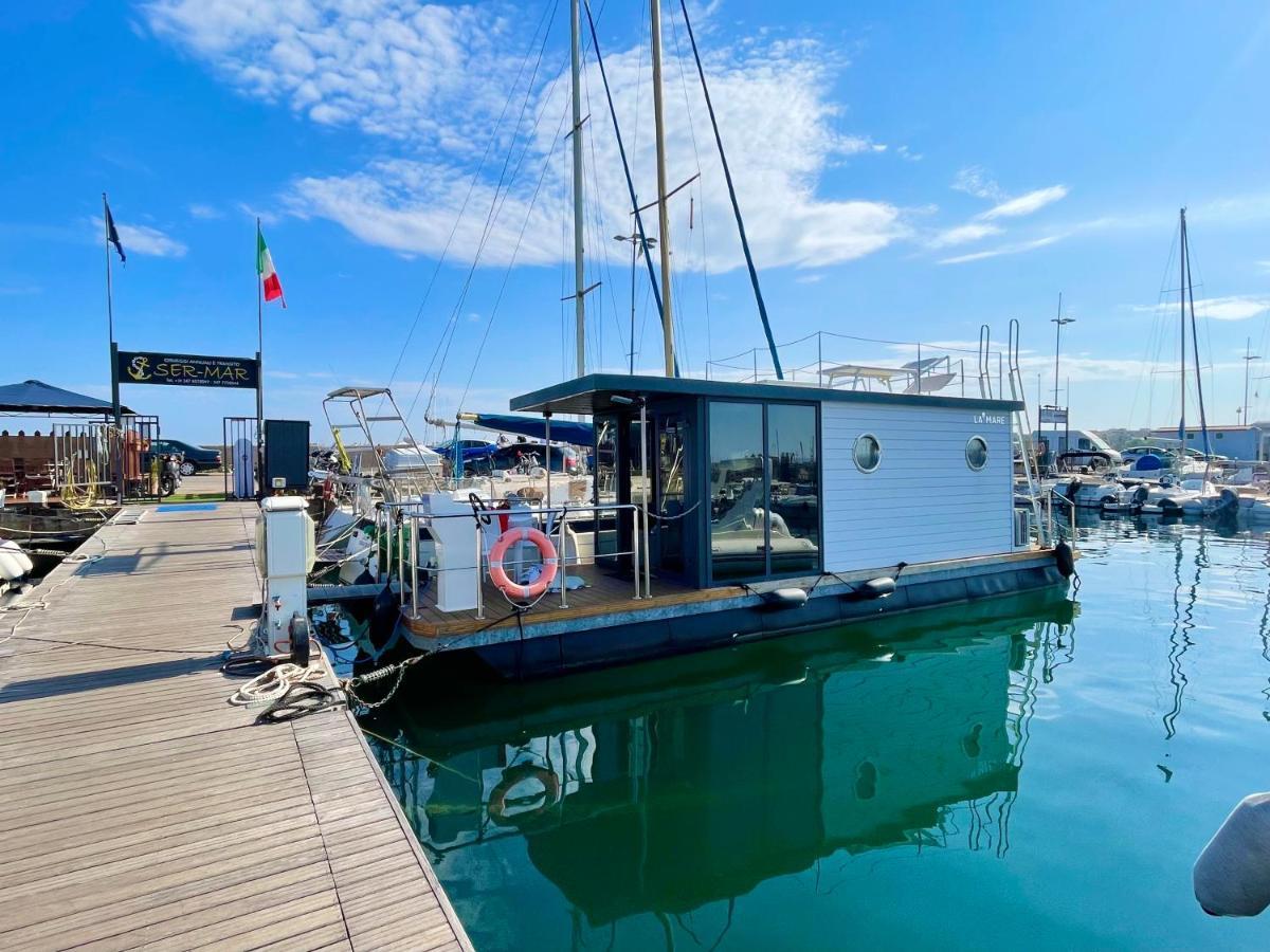Houseboat Seabreeze Botel