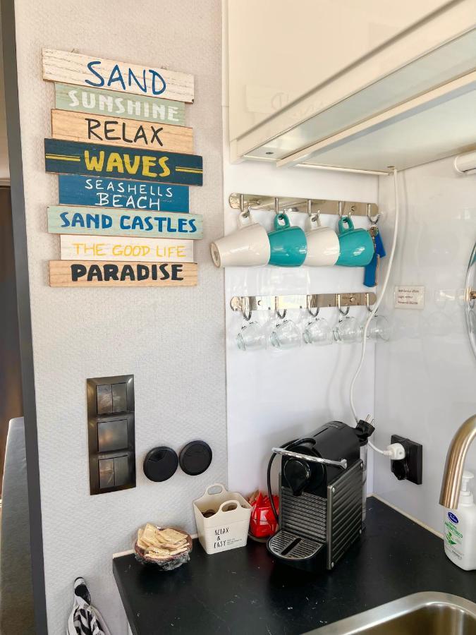 Botel Houseboat Seabreeze