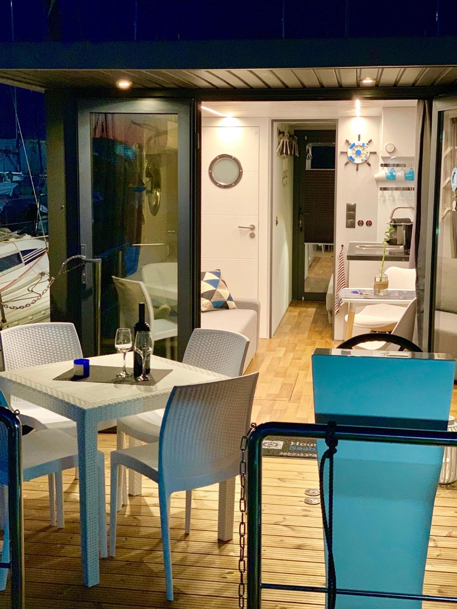 Houseboat Seabreeze