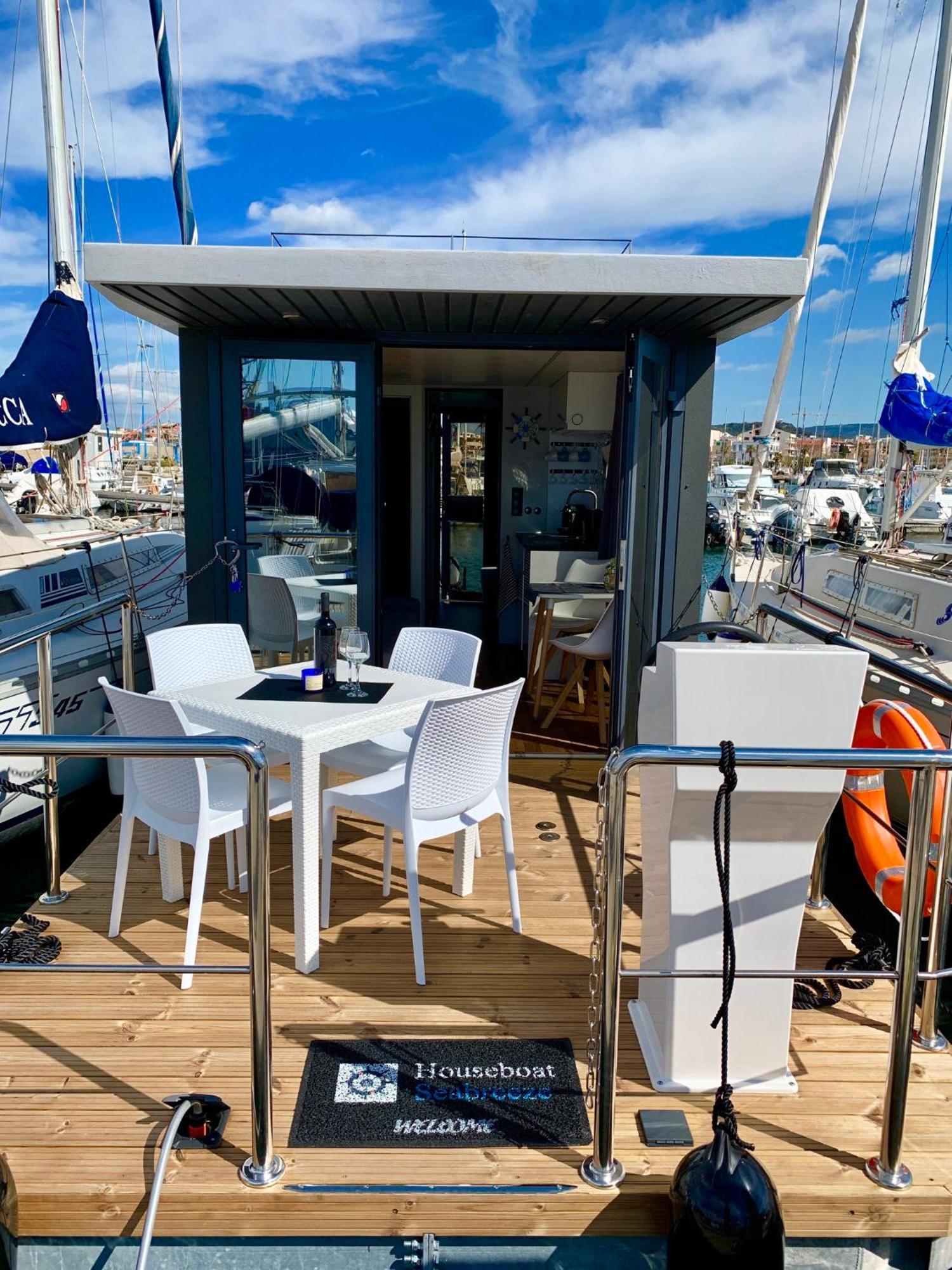 Houseboat Seabreeze