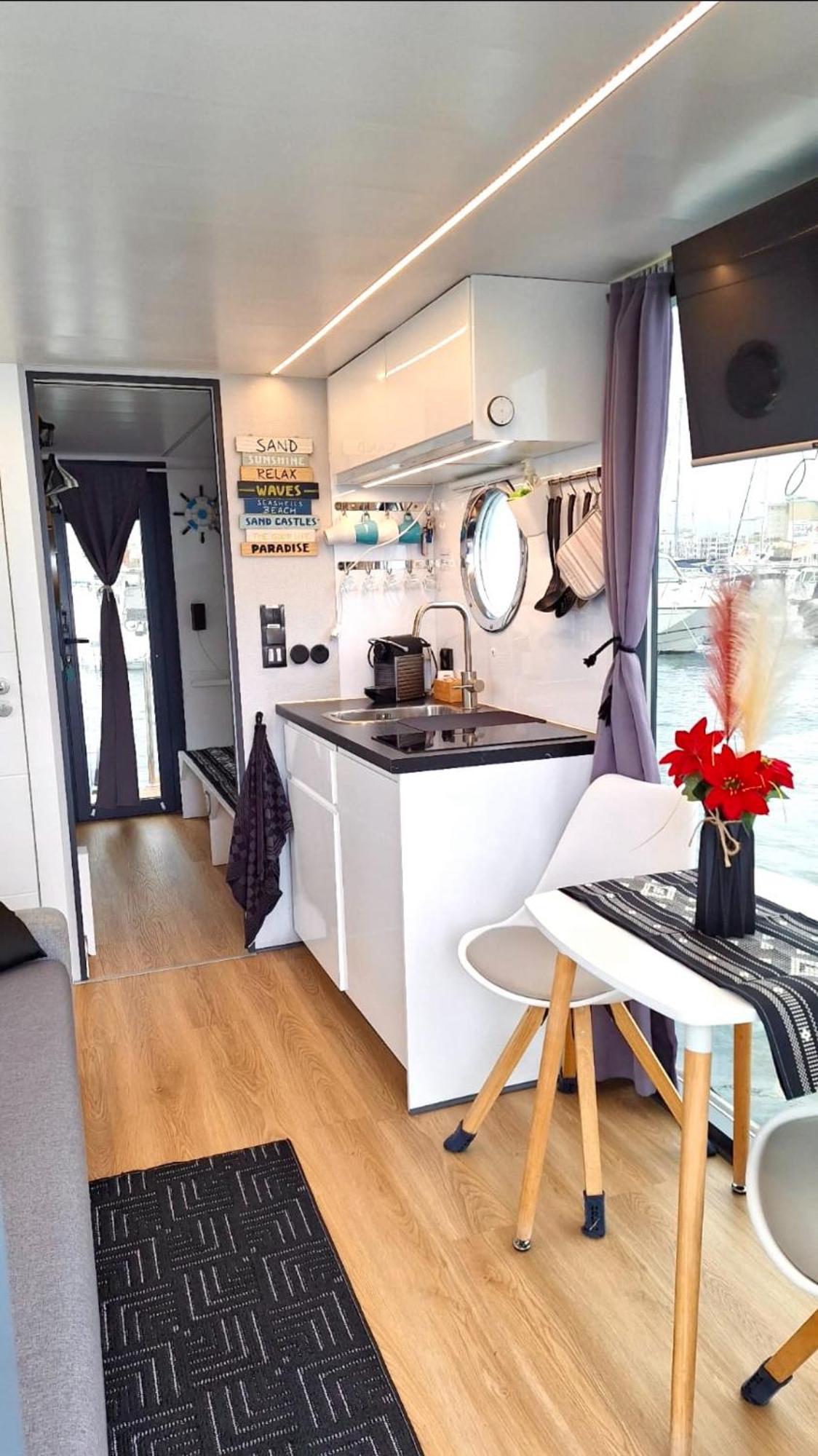 Houseboat Seabreeze *
