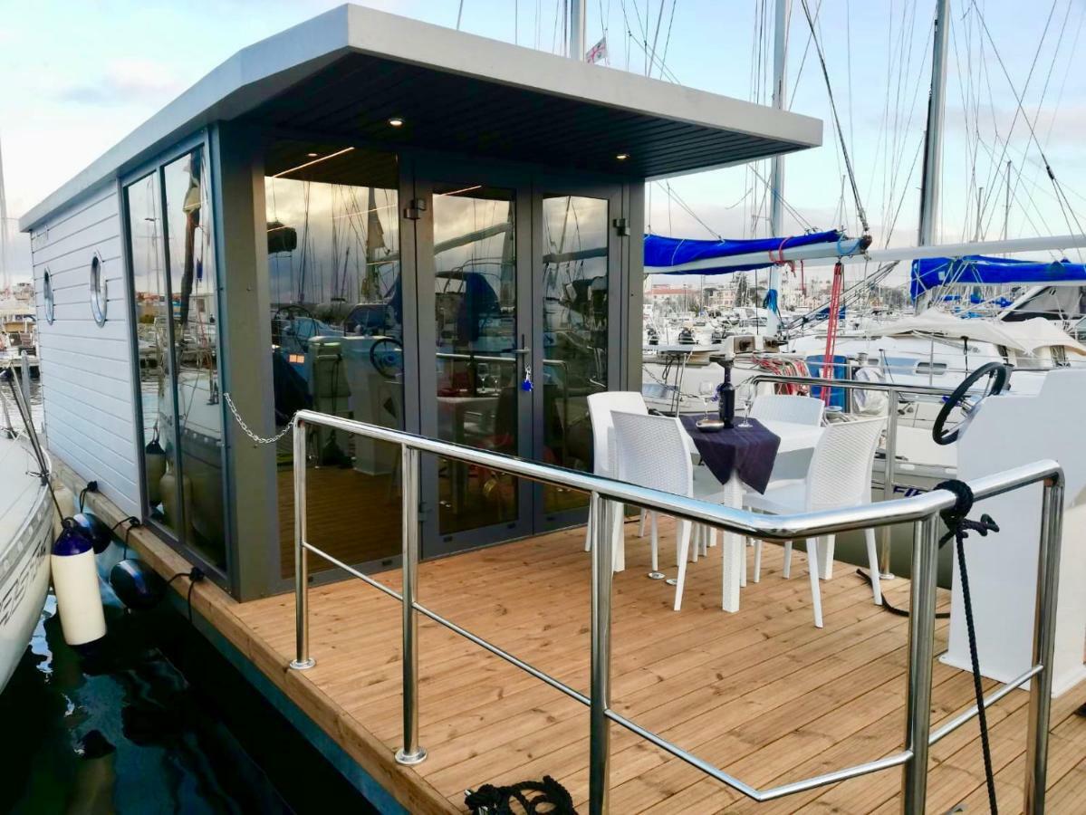 Houseboat Seabreeze Botel