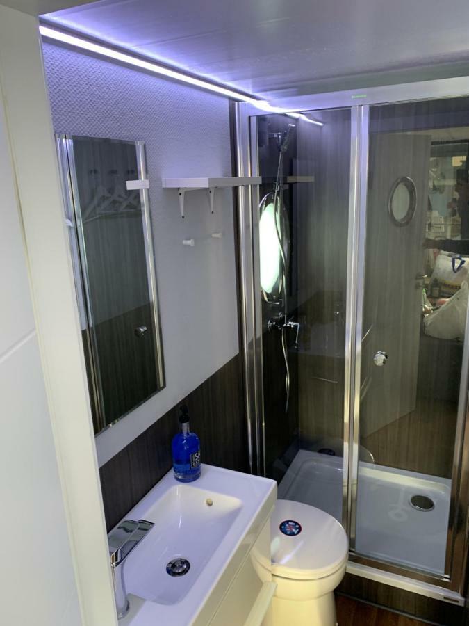 Houseboat Seabreeze