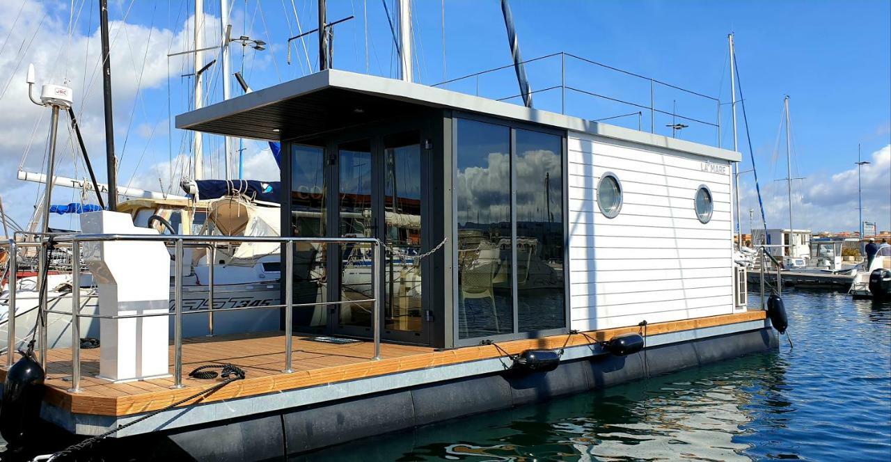Botel Houseboat Seabreeze *