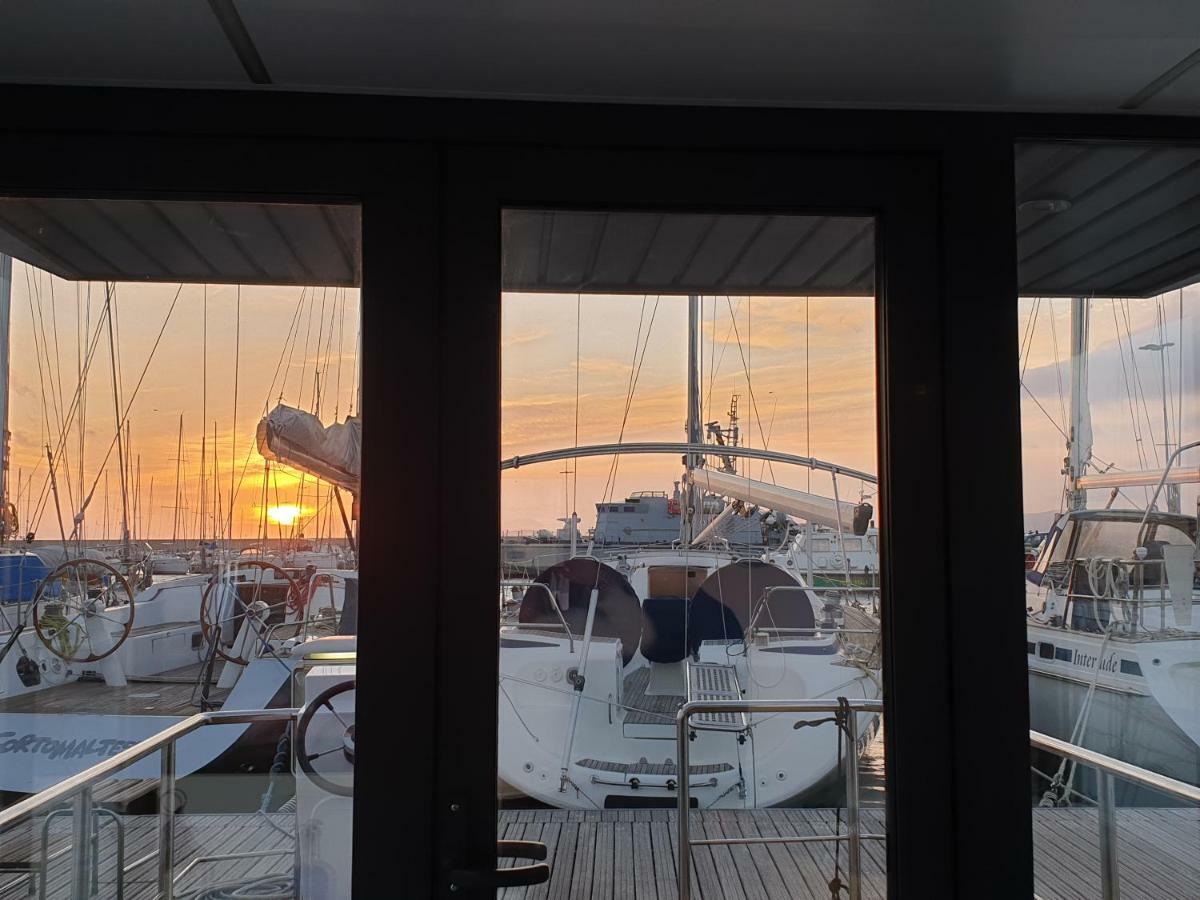 Houseboat Seabreeze