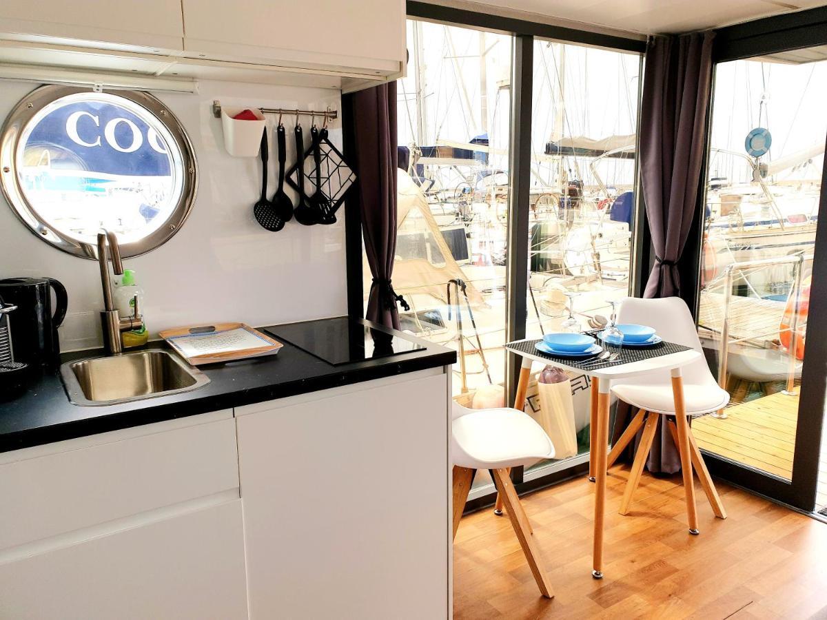 Houseboat Seabreeze Botel *